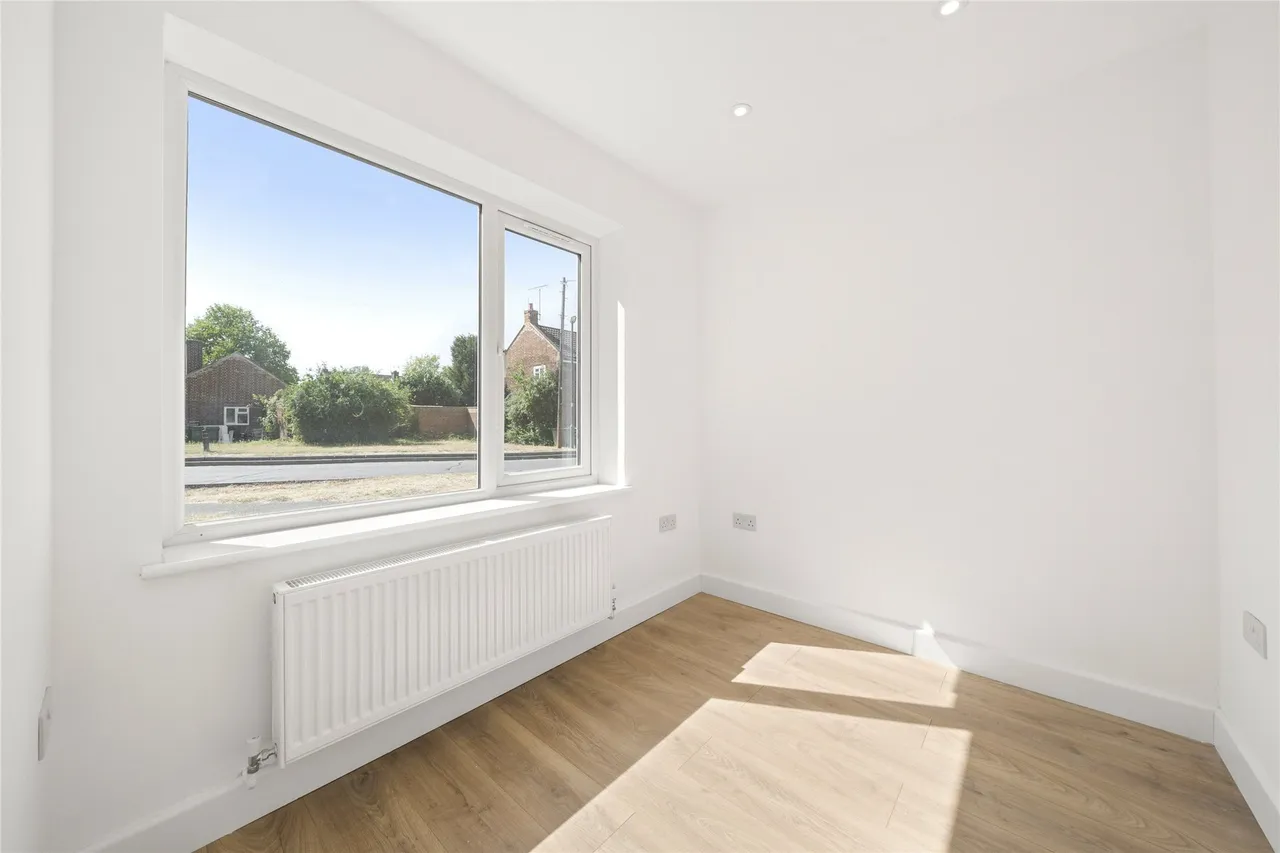 Douglas Road, Esher, Surrey, KT10, photo 4