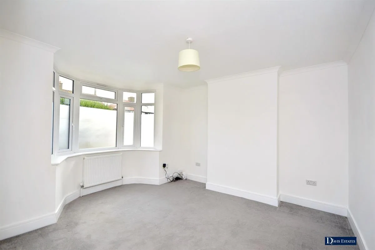 Weald Way, Romford, RM7, photo 2