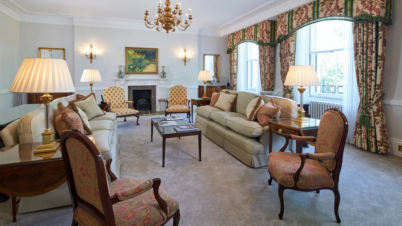 3 bed flat to rent, Hyde Park Gate, Kensington, SW7