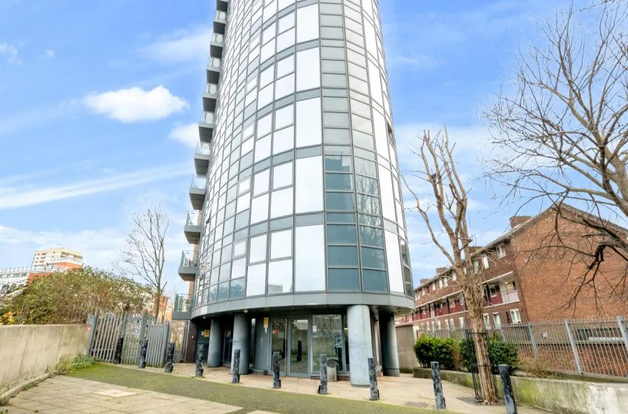 2 bed flat for sale, Angel Lane, London, E15