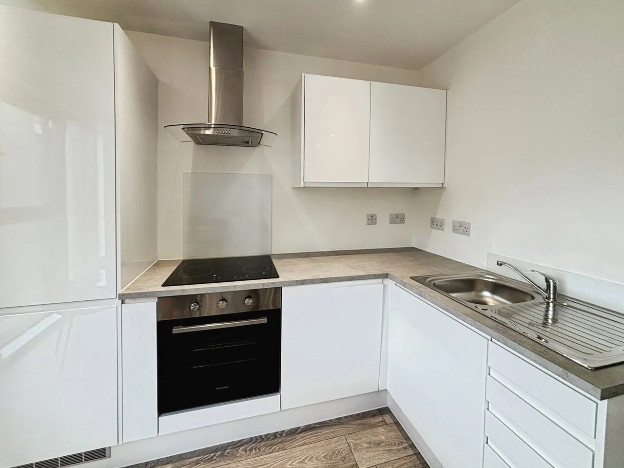 Kirkstall Road, Leeds, LS3, photo 4