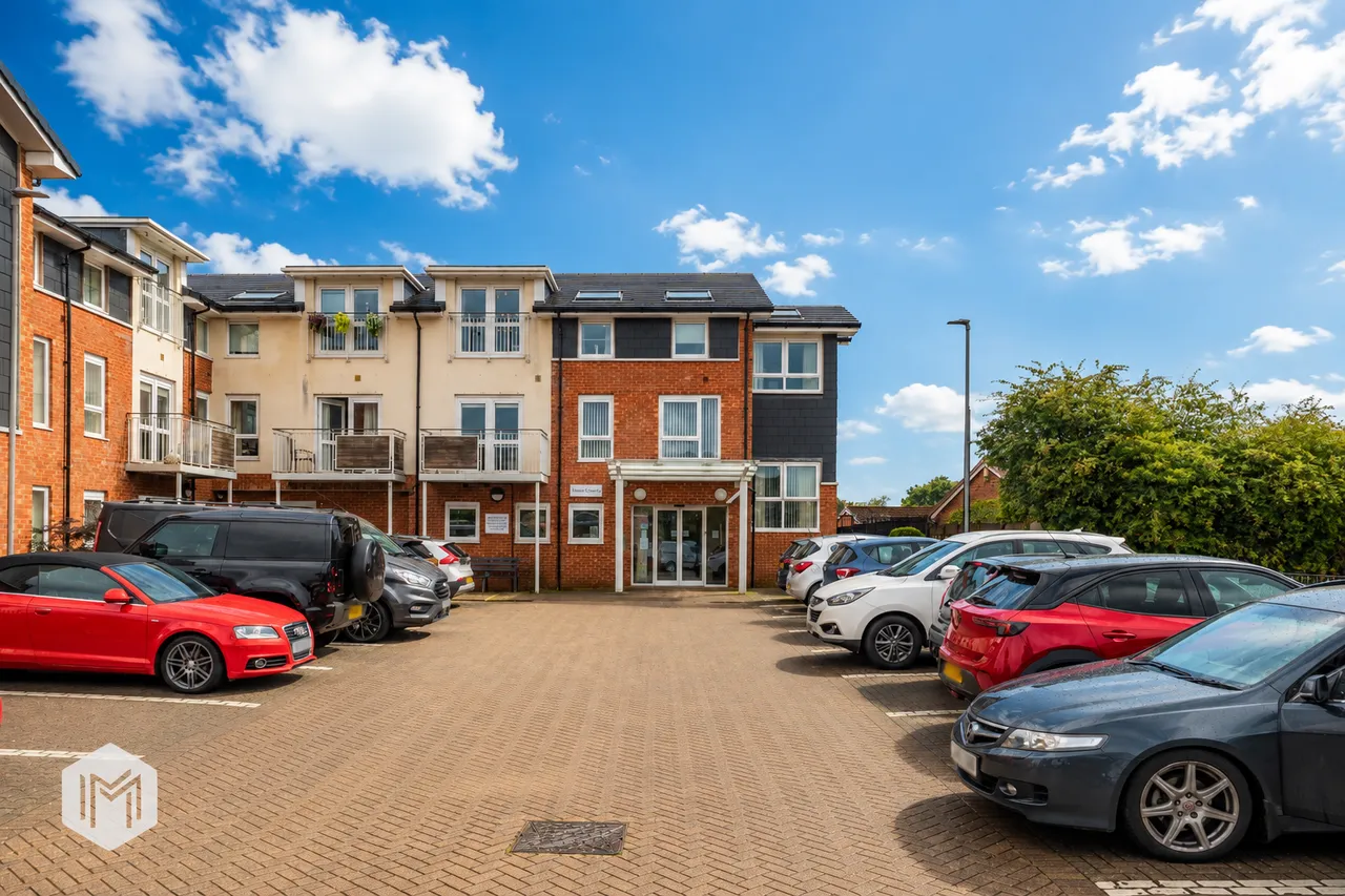 2 bed flat for sale — Manor Gardens Hough Fold Way, Bolton, BL2 3DR