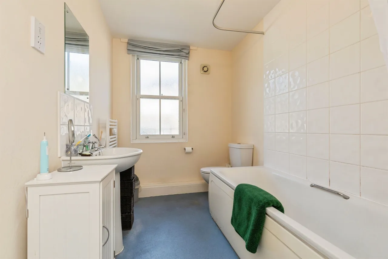 Eveleigh Avenue, Bath, BA1, photo 12