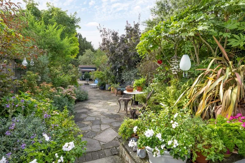 School Walk, Sunbury-On-Thames TW16 6RB, photo 12