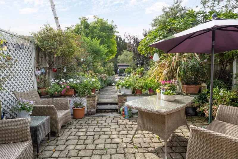 School Walk, Sunbury-On-Thames TW16 6RB, photo 2