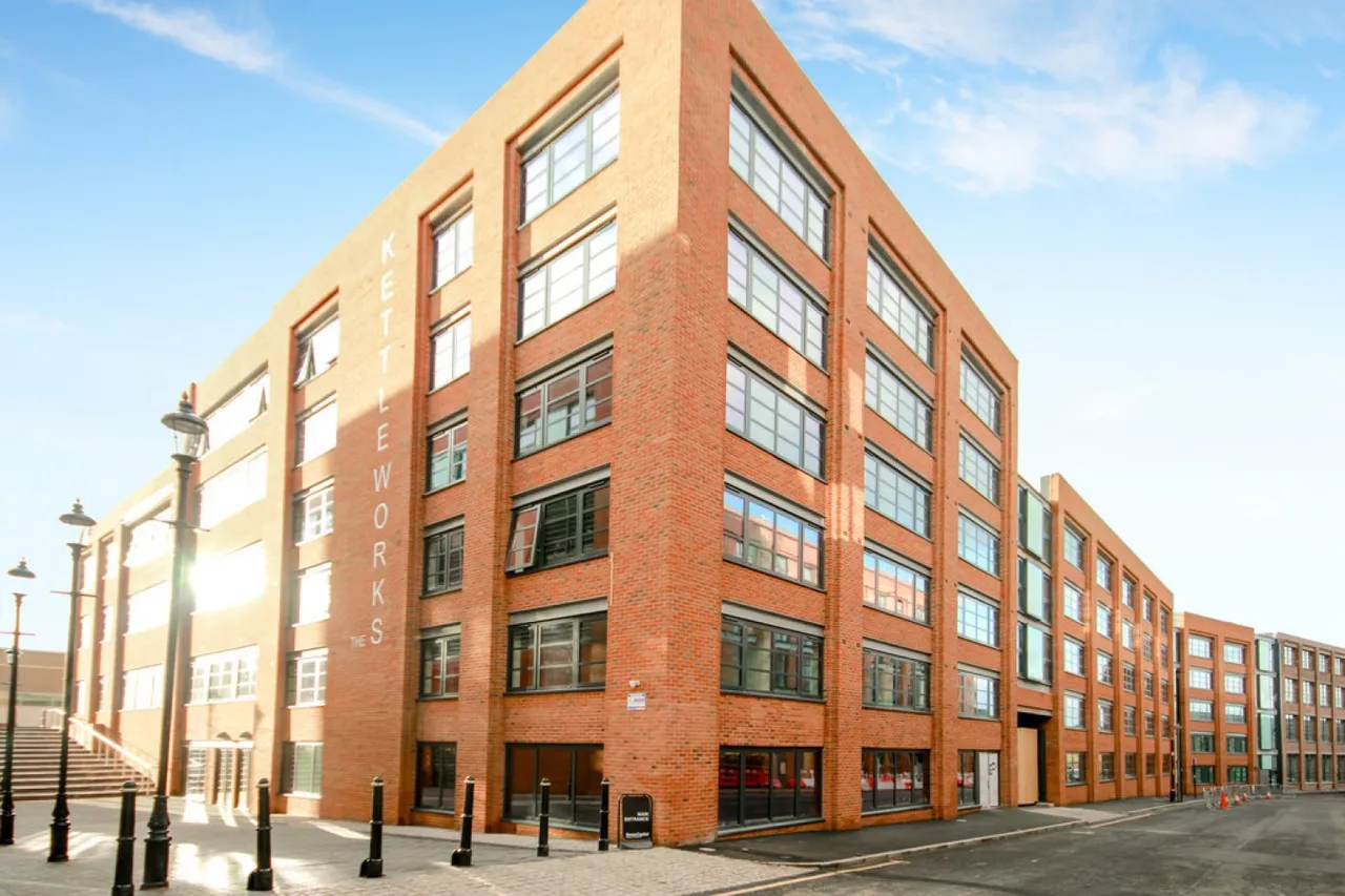 2 bed flat to rent — The Kettleworks, Pope Street, Jewellery Quarter, B1