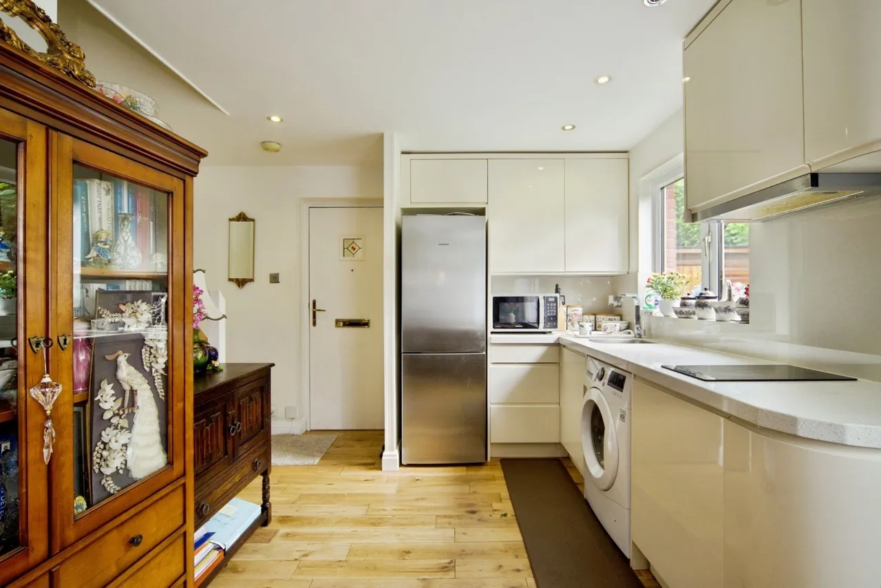 Mitchell Walk, London, E6, photo 3