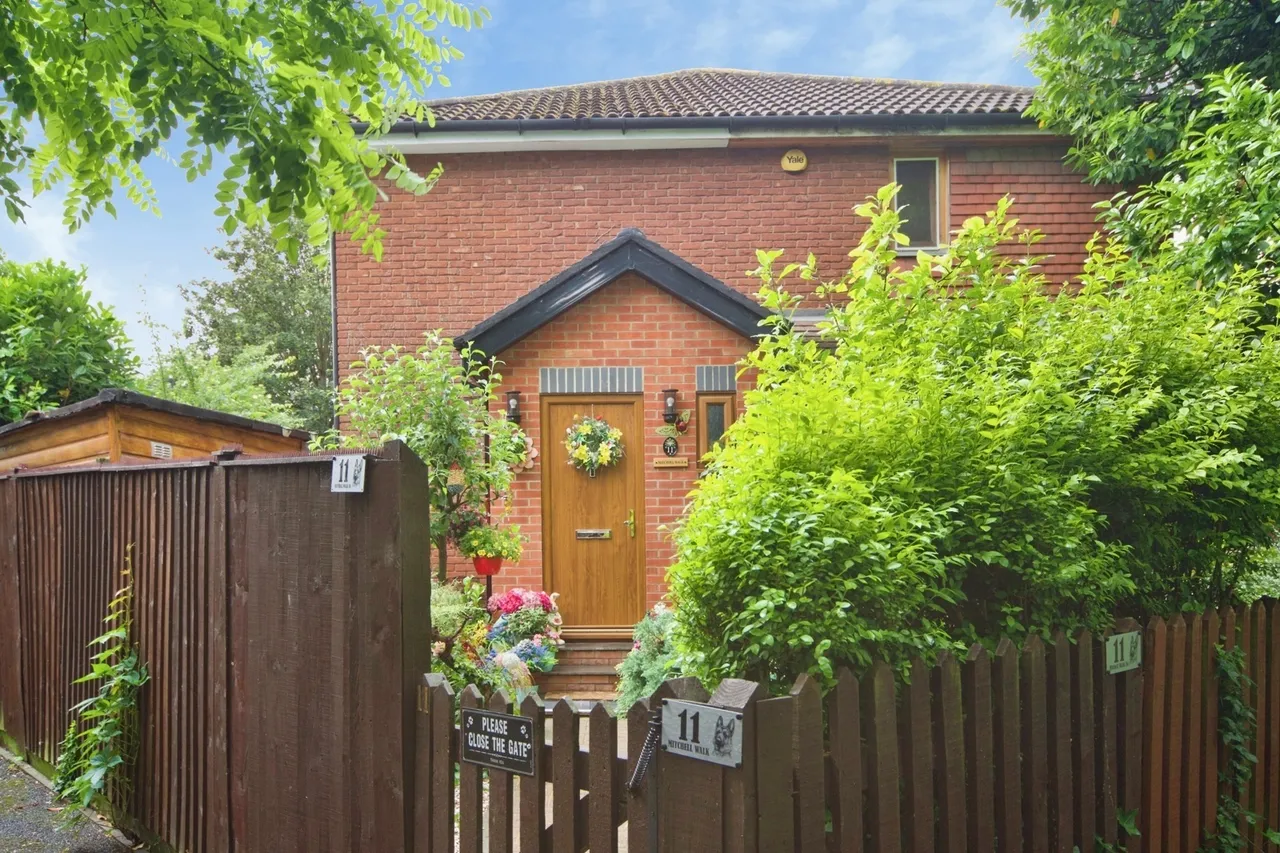 1 bed house for sale — Mitchell Walk, London, E6