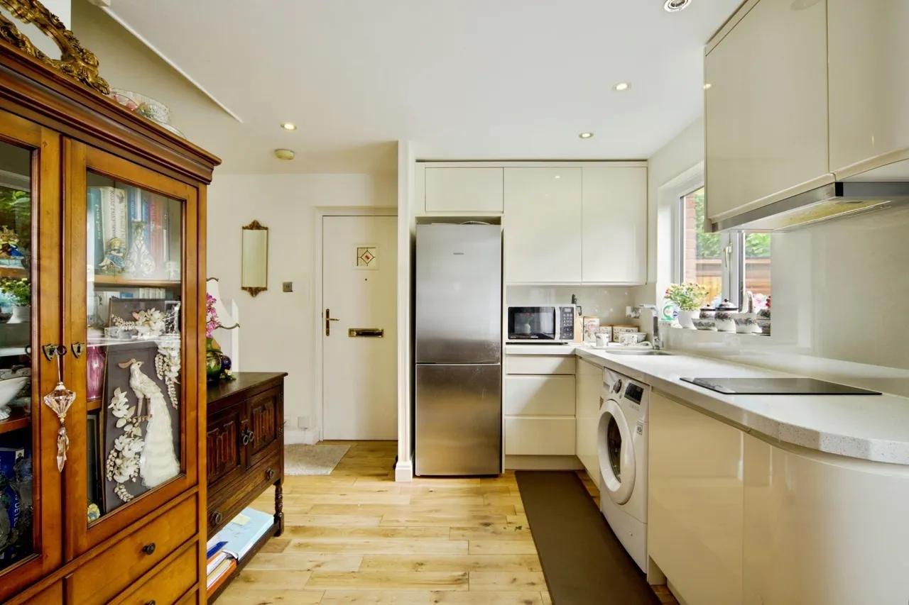 Mitchell Walk, London, E6, photo 10