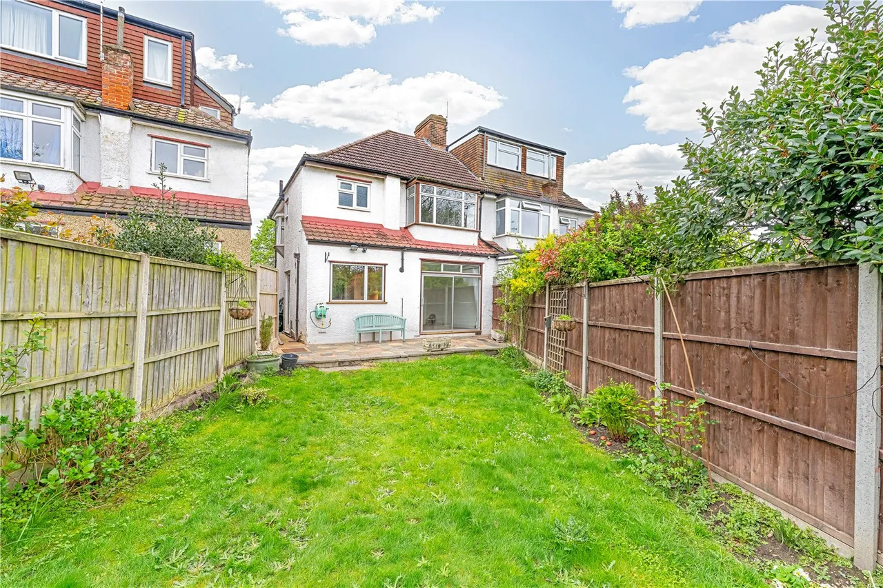 Sixth Cross Road, Twickenham, Middlesex, TW2 5PE, photo 8