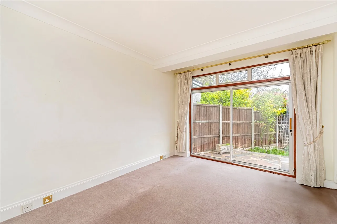 Sixth Cross Road, Twickenham, Middlesex, TW2 5PE, photo 5