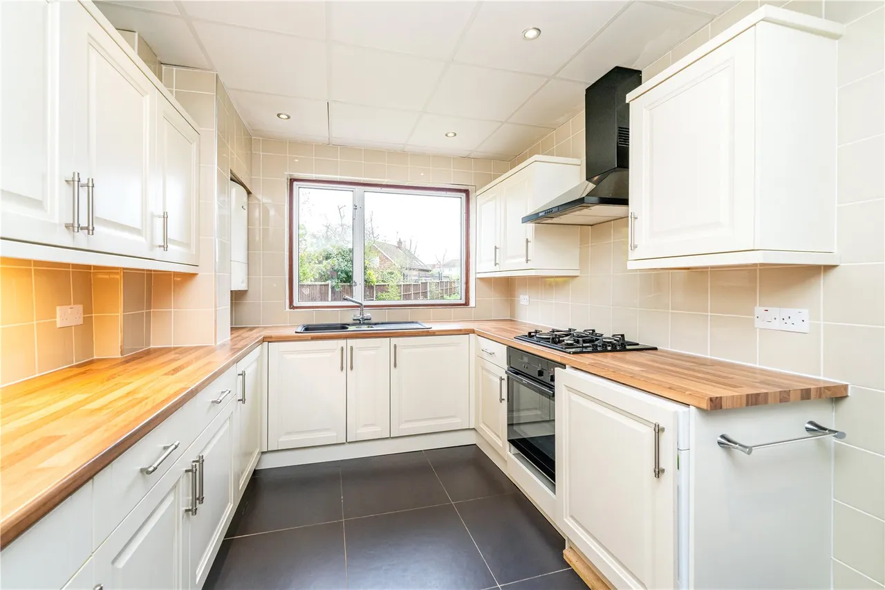 Sixth Cross Road, Twickenham, Middlesex, TW2 5PE, photo 2