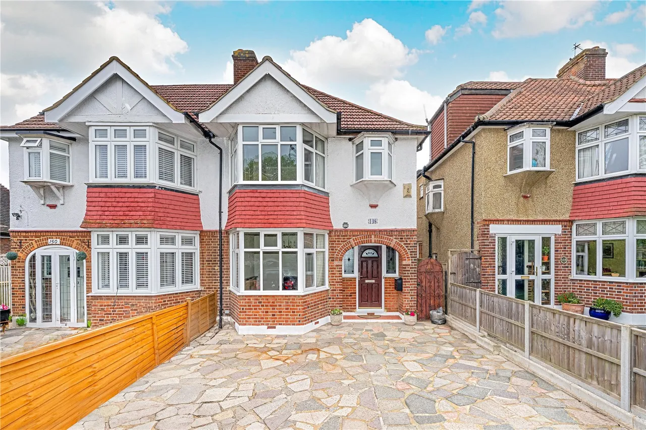 3 bed house for sale — Sixth Cross Road, Twickenham, Middlesex, TW2 5PE