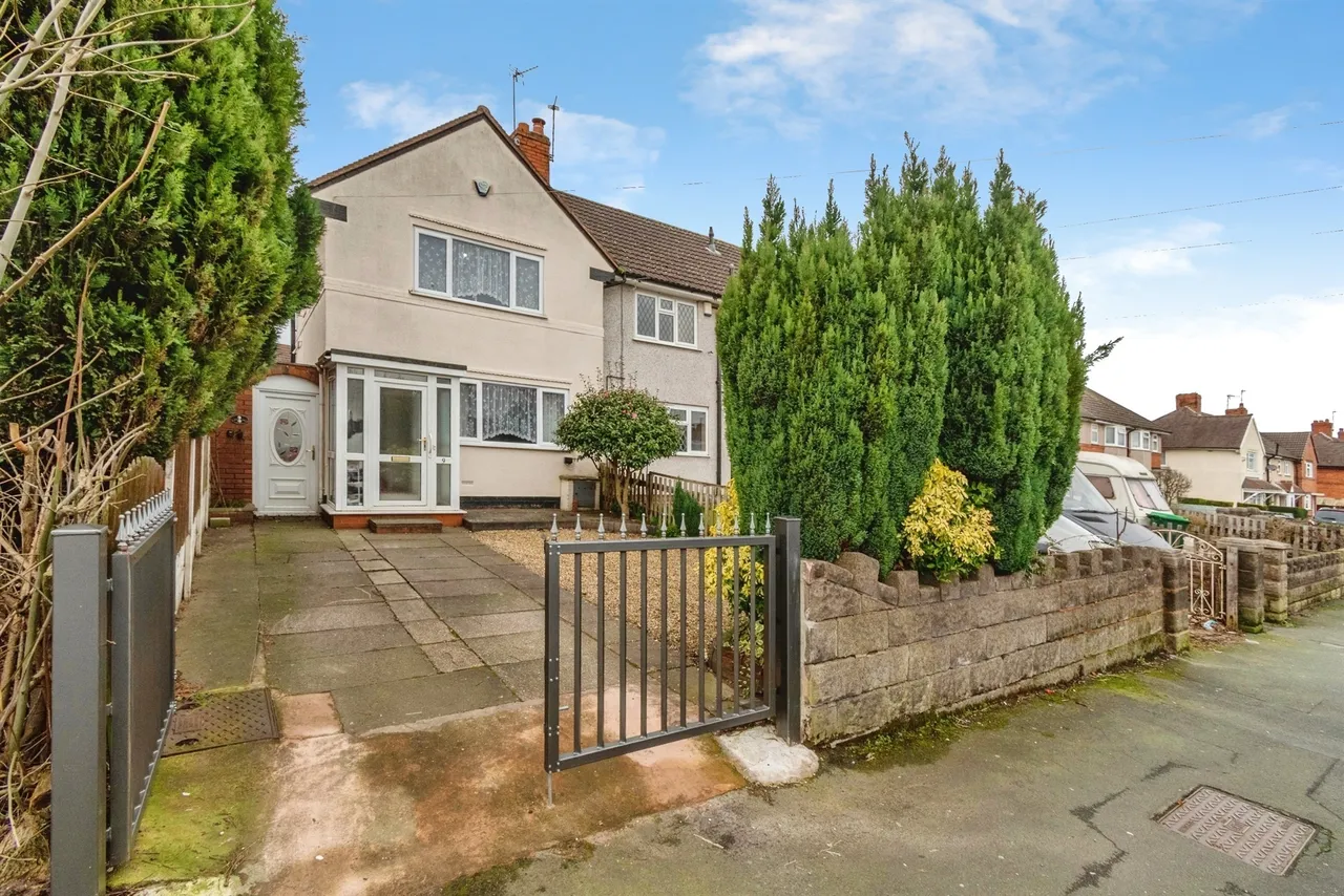 2 bed house for sale — Coronation Road, WEDNESBURY