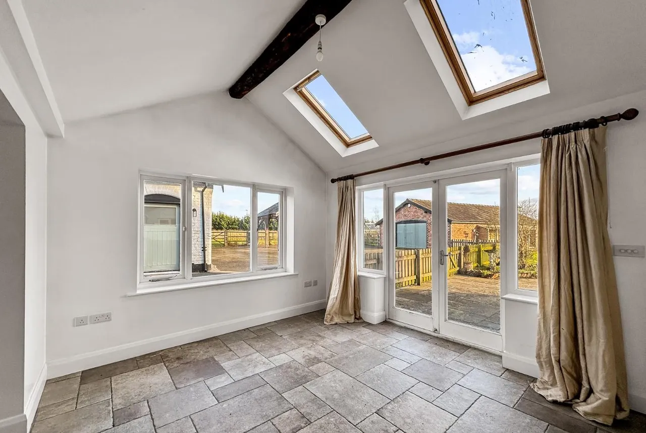 Wellfield Lane, Timperley, Cheshire WA15 7AD, photo 15