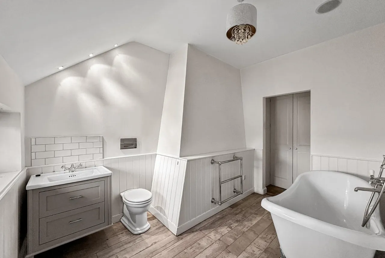 Wellfield Lane, Timperley, Cheshire WA15 7AD, photo 21