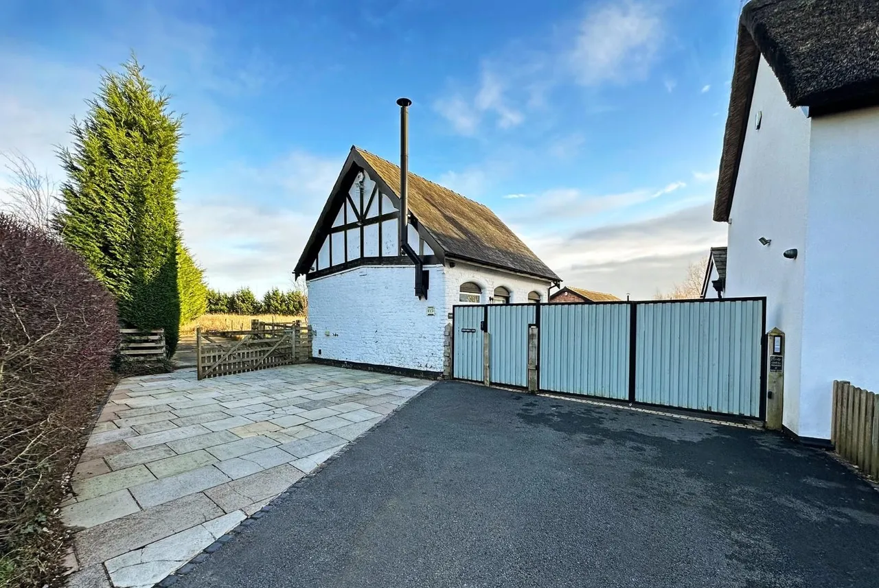 Wellfield Lane, Timperley, Cheshire WA15 7AD, photo 54