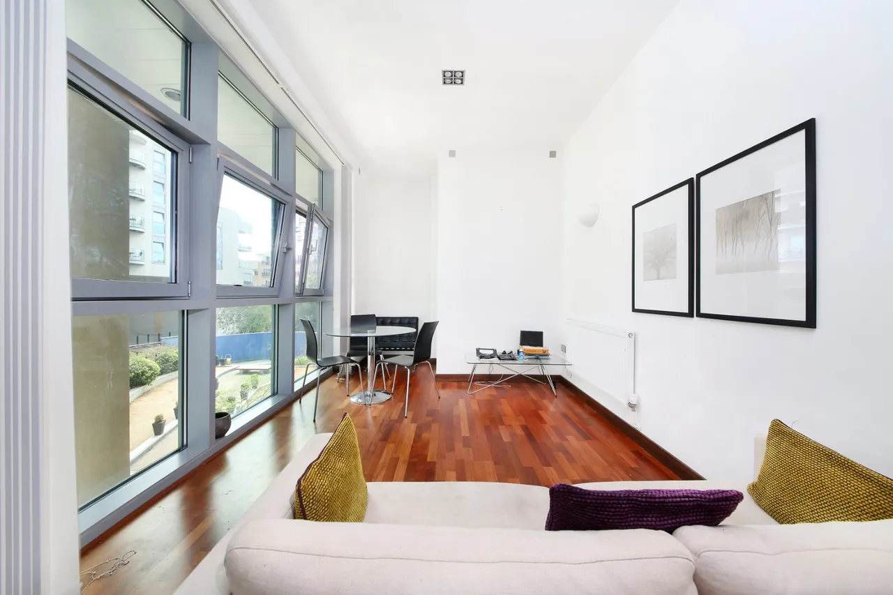 Bridges Court Road, London, SW11, photo 8