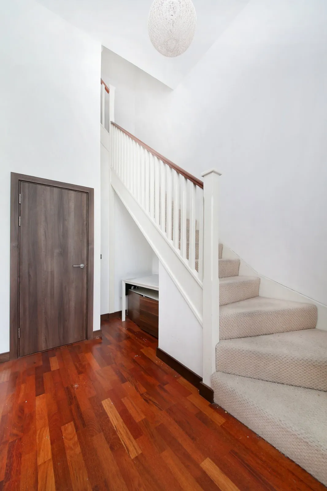Bridges Court Road, London, SW11, photo 12