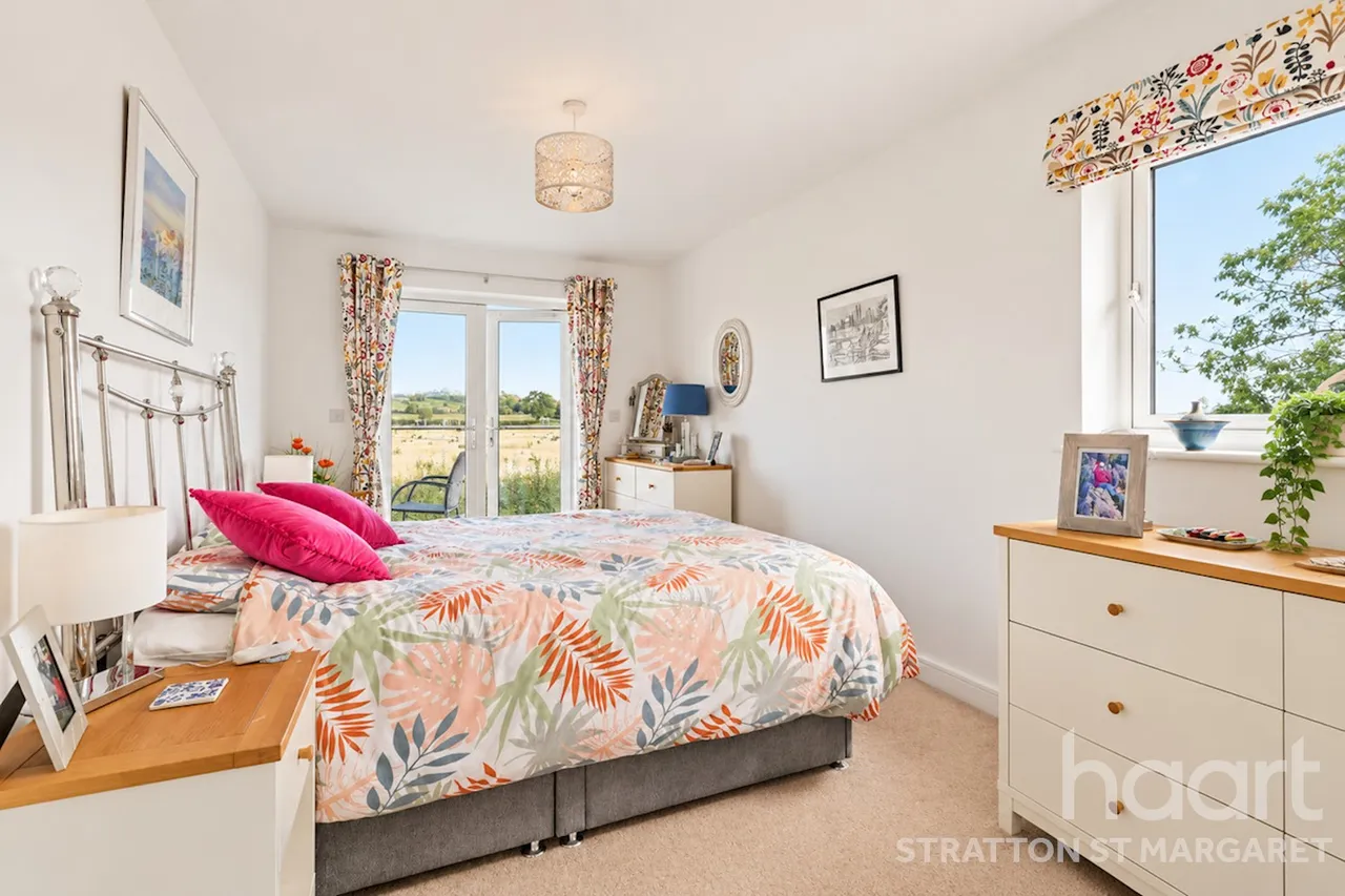 Rackham Close, Swindon, SN25, photo 9
