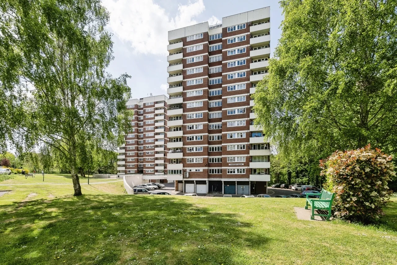 2 bed flat for sale — Sunrise Avenue, Hornchurch, RM12