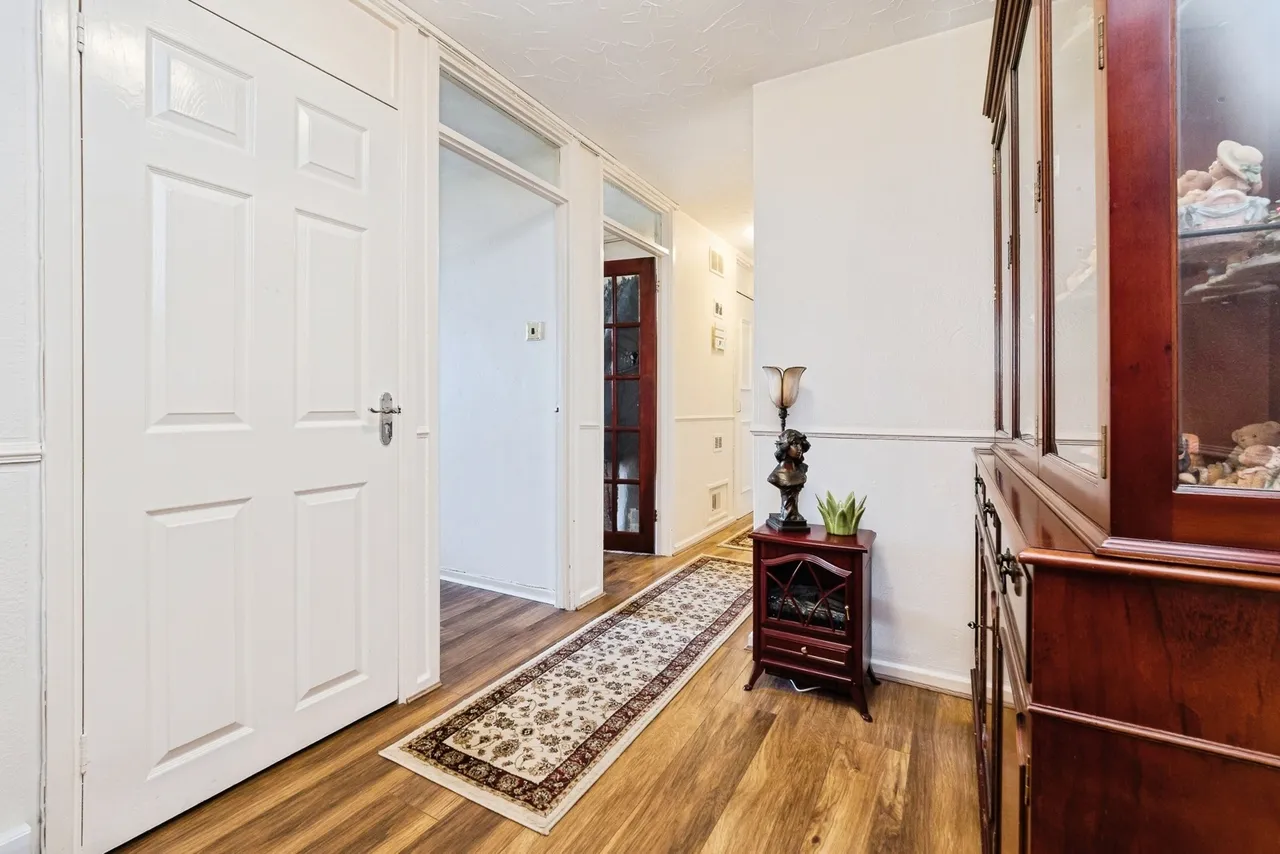 Sunrise Avenue, Hornchurch, RM12, photo 4