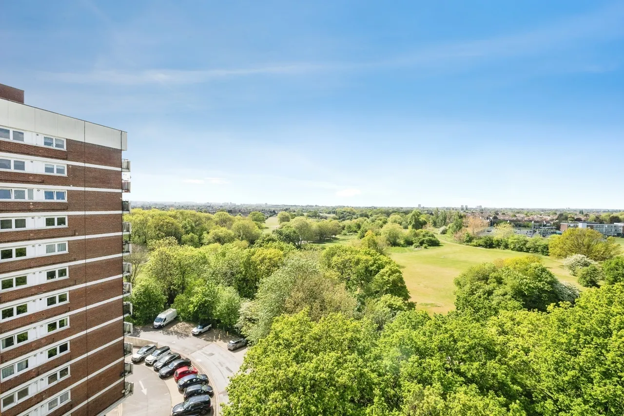 Sunrise Avenue, Hornchurch, RM12, photo 6