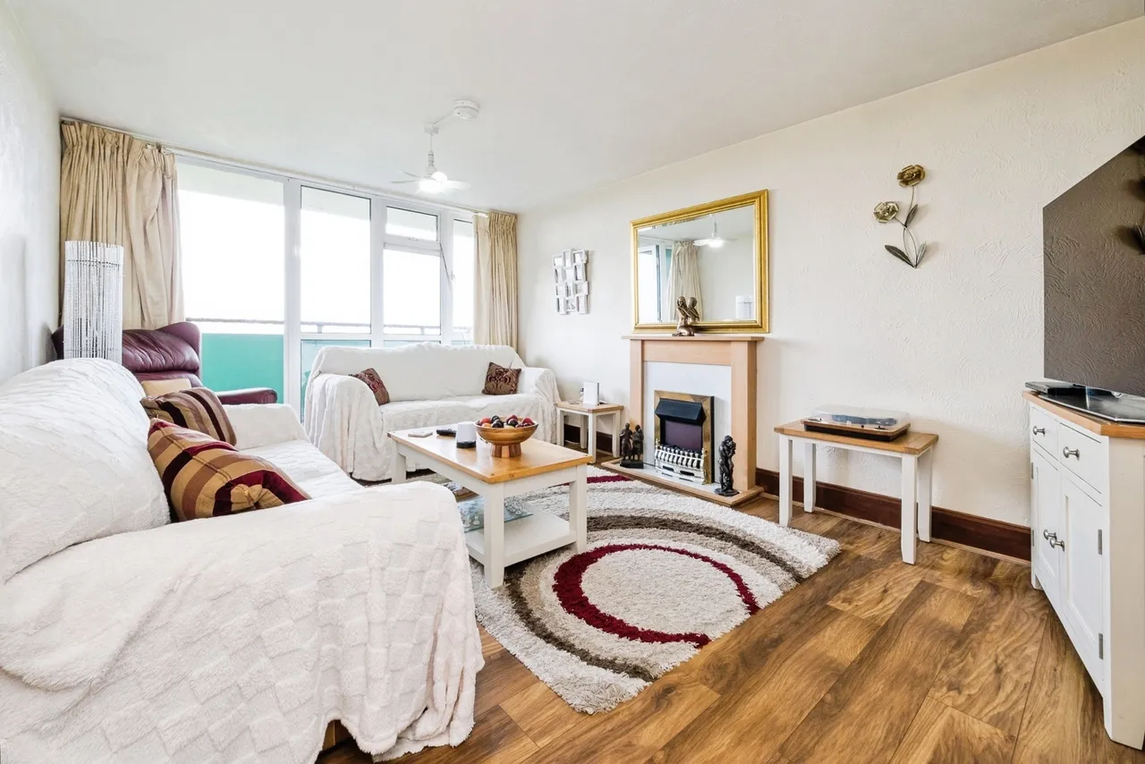 Sunrise Avenue, Hornchurch, RM12, photo 2
