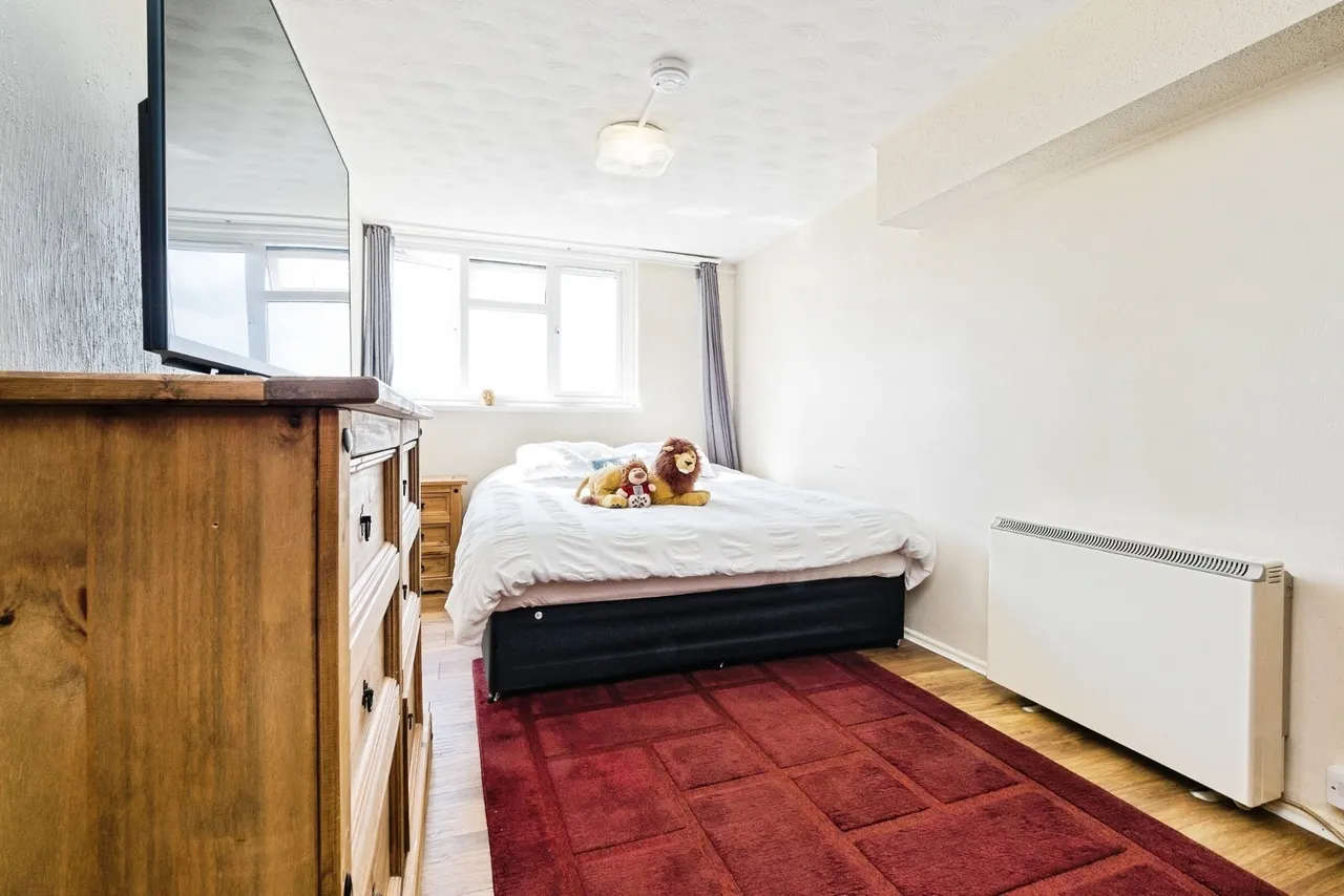 Sunrise Avenue, Hornchurch, RM12, photo 11