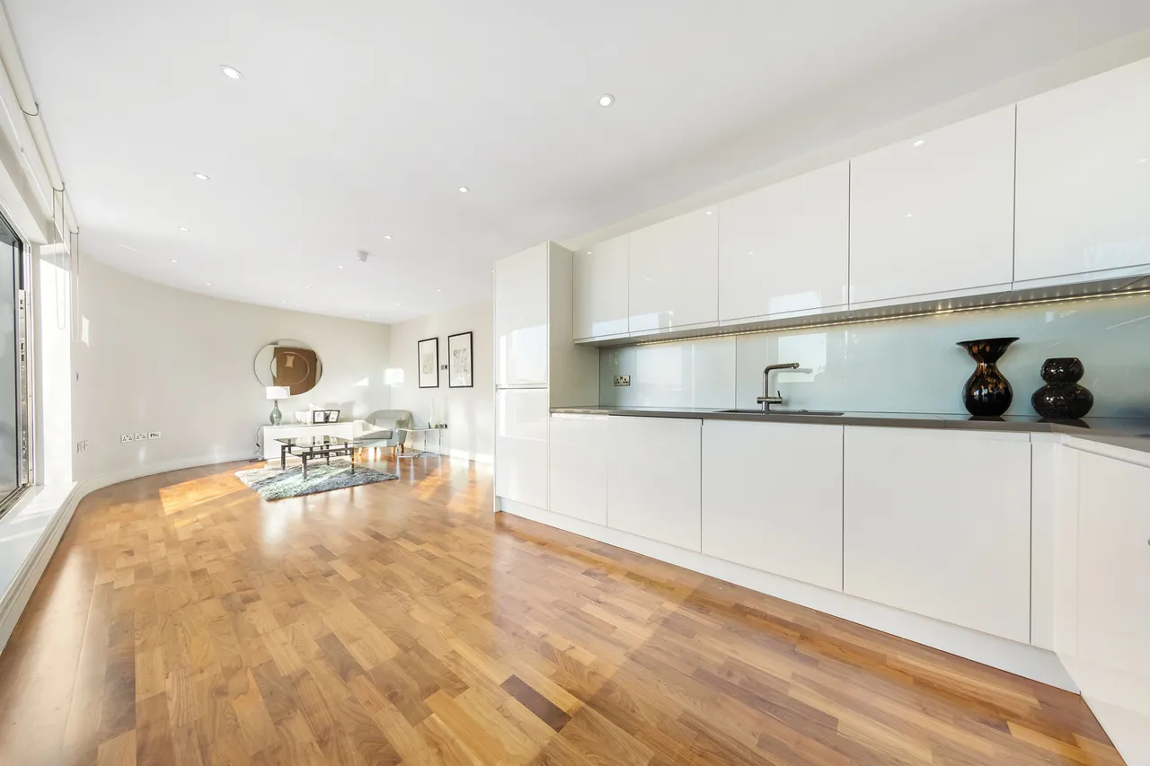 702 Sesame Apartments, 4 Holman Road, London, photo 4