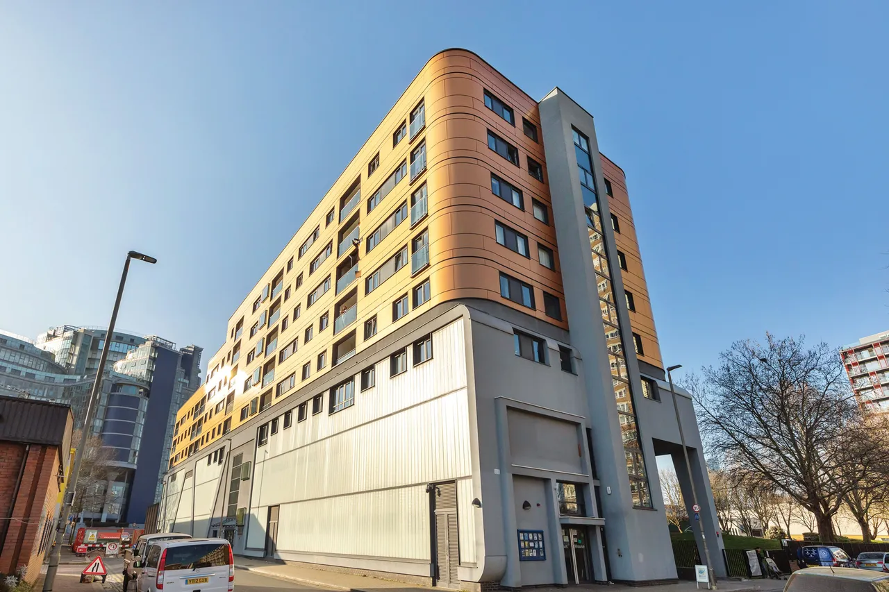 2 bed flat to rent — 702 Sesame Apartments, 4 Holman Road, London