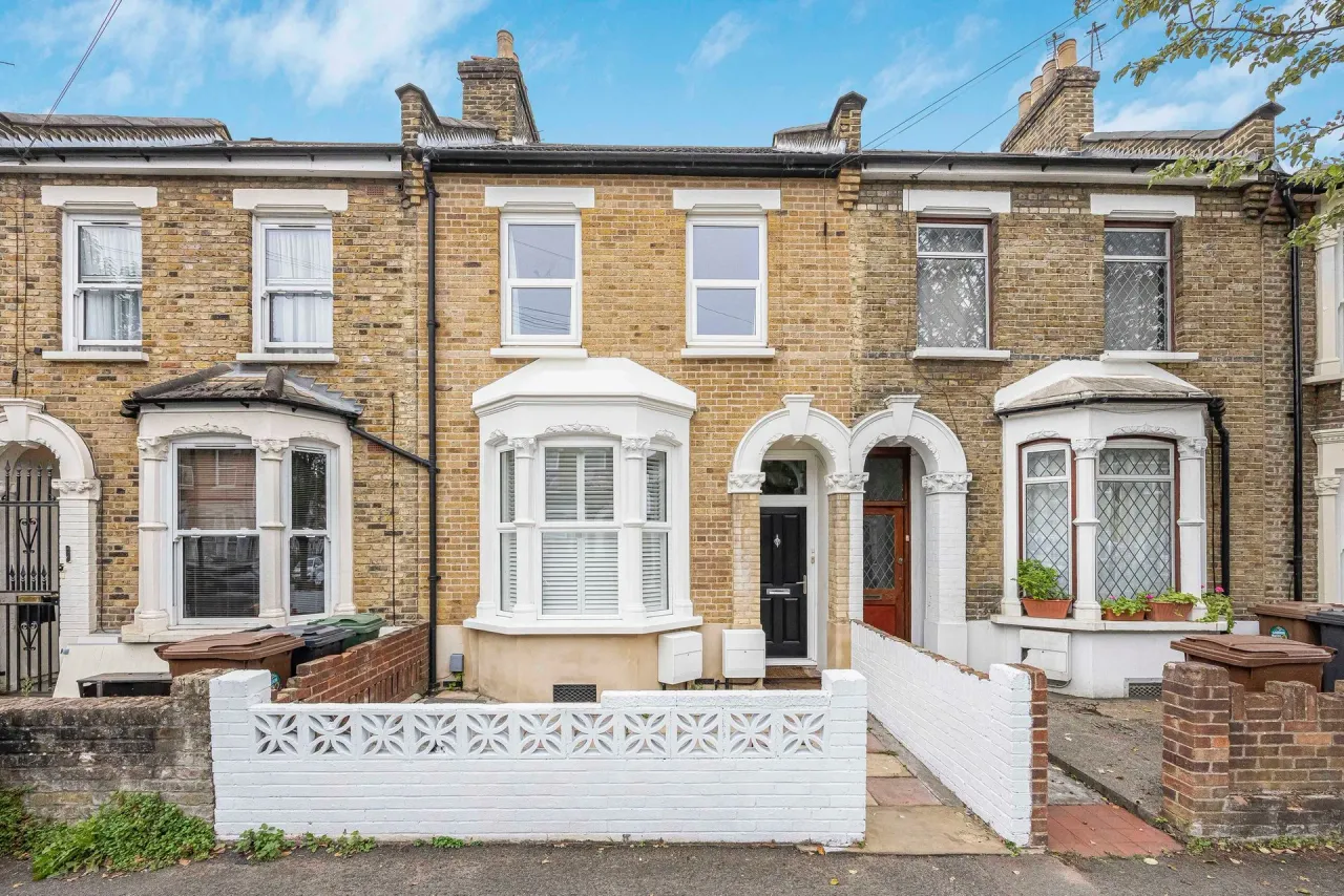 2 bed flat for sale — Leslie Road, Leytonstone, E11