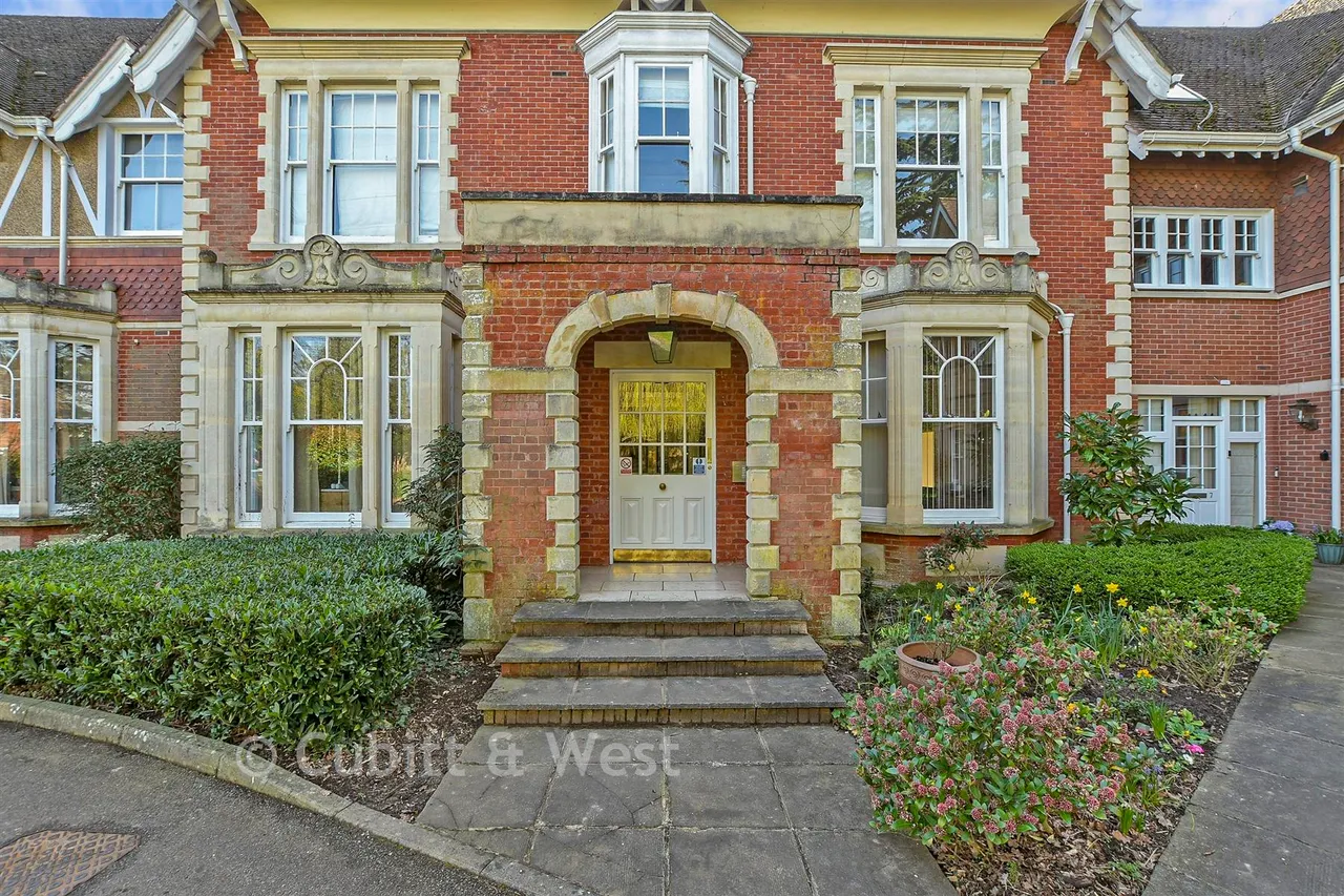 Massetts Road, Horley, RH6, photo 2
