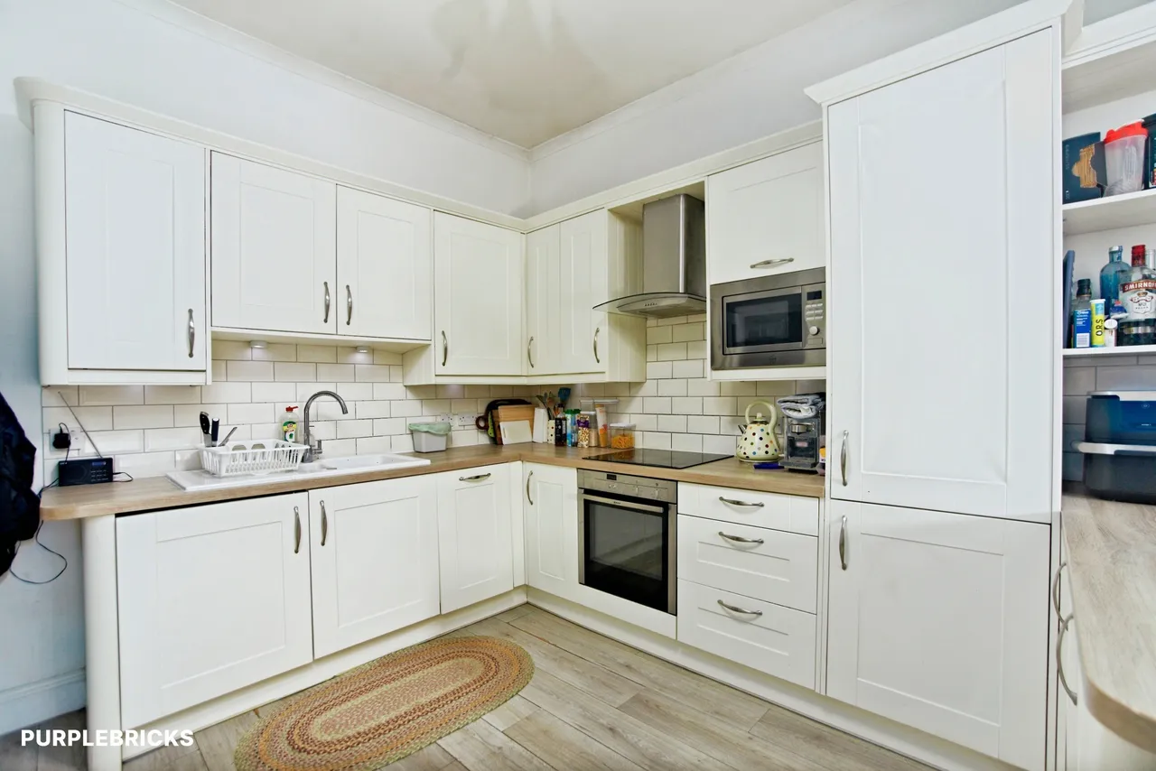 Graham Avenue, Mitcham, CR4, photo 2