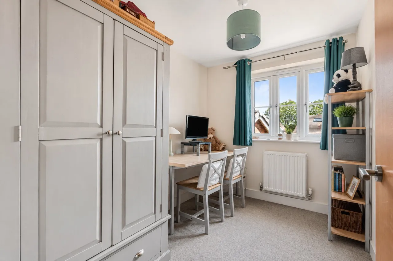 Heighes Drive, Alton, GU34, photo 8