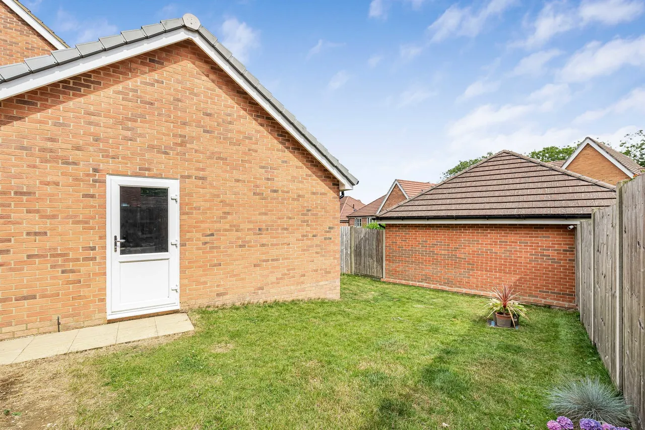Heighes Drive, Alton, GU34, photo 13