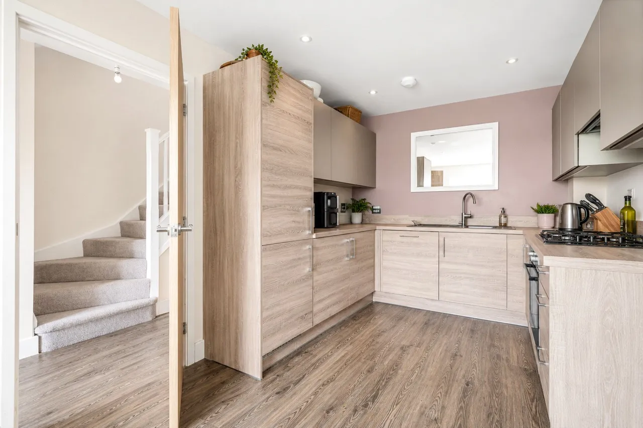 Heighes Drive, Alton, GU34, photo 3