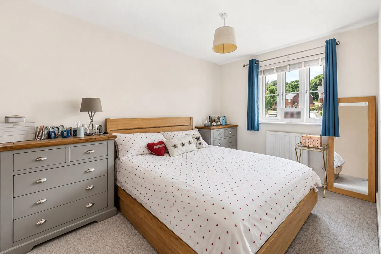 Heighes Drive, Alton, GU34, photo 5