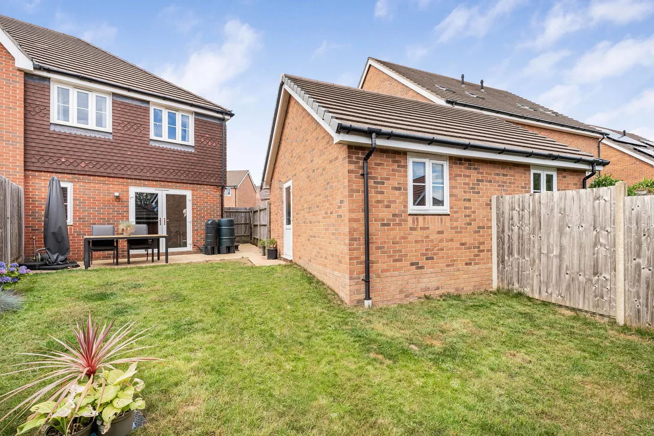 Heighes Drive, Alton, GU34, photo 10