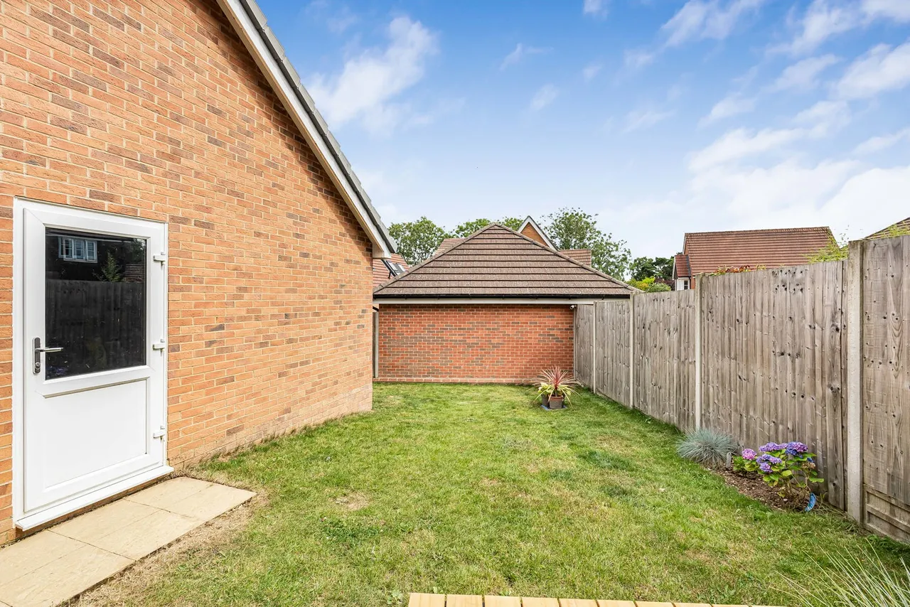 Heighes Drive, Alton, GU34, photo 17