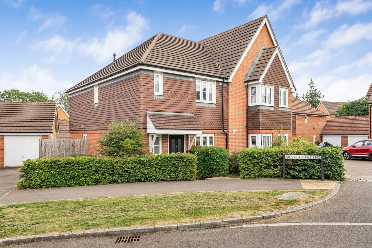 Heighes Drive, Alton, GU34, photo 18