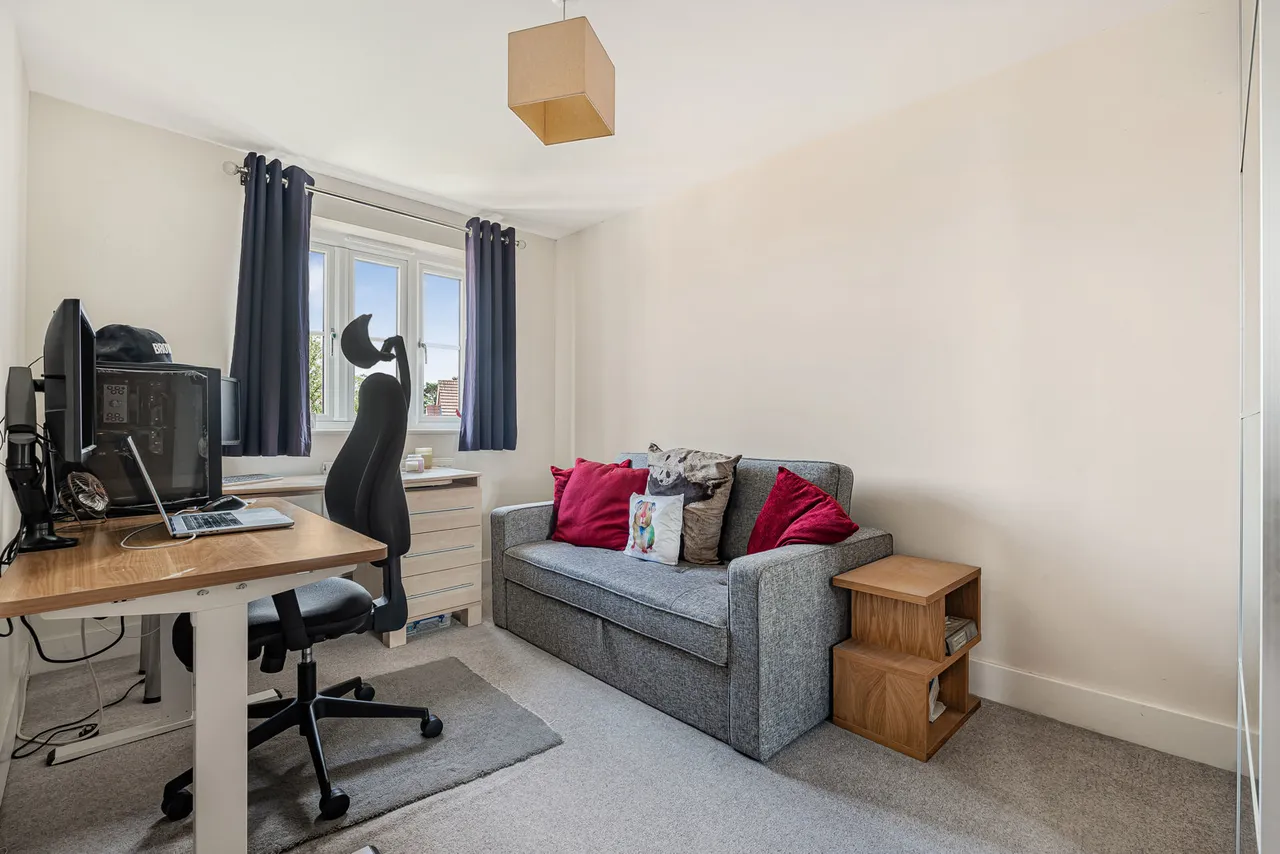 Heighes Drive, Alton, GU34, photo 7