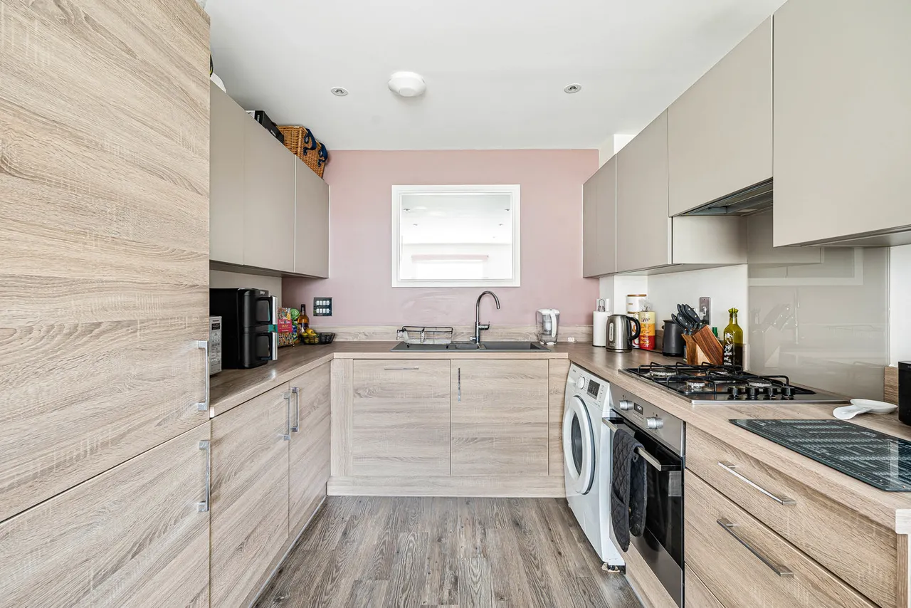 Heighes Drive, Alton, GU34, photo 11