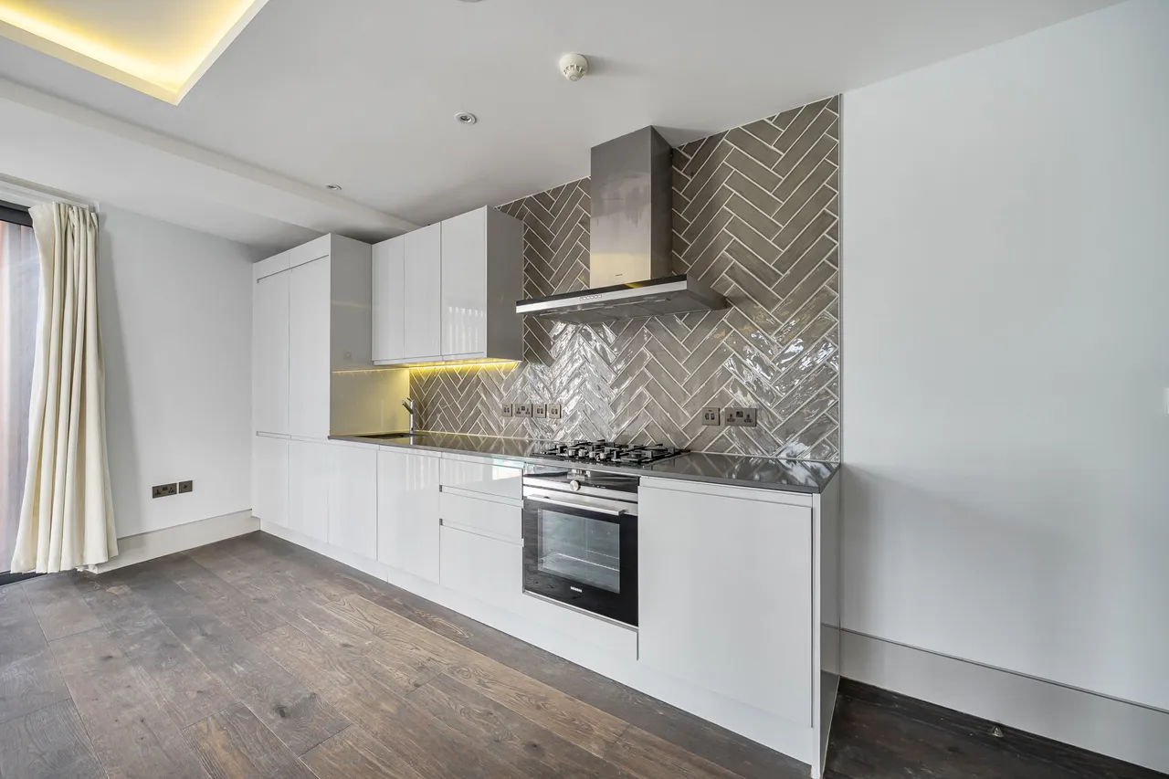 Flat 3, 14 Roger Street, London, photo 2