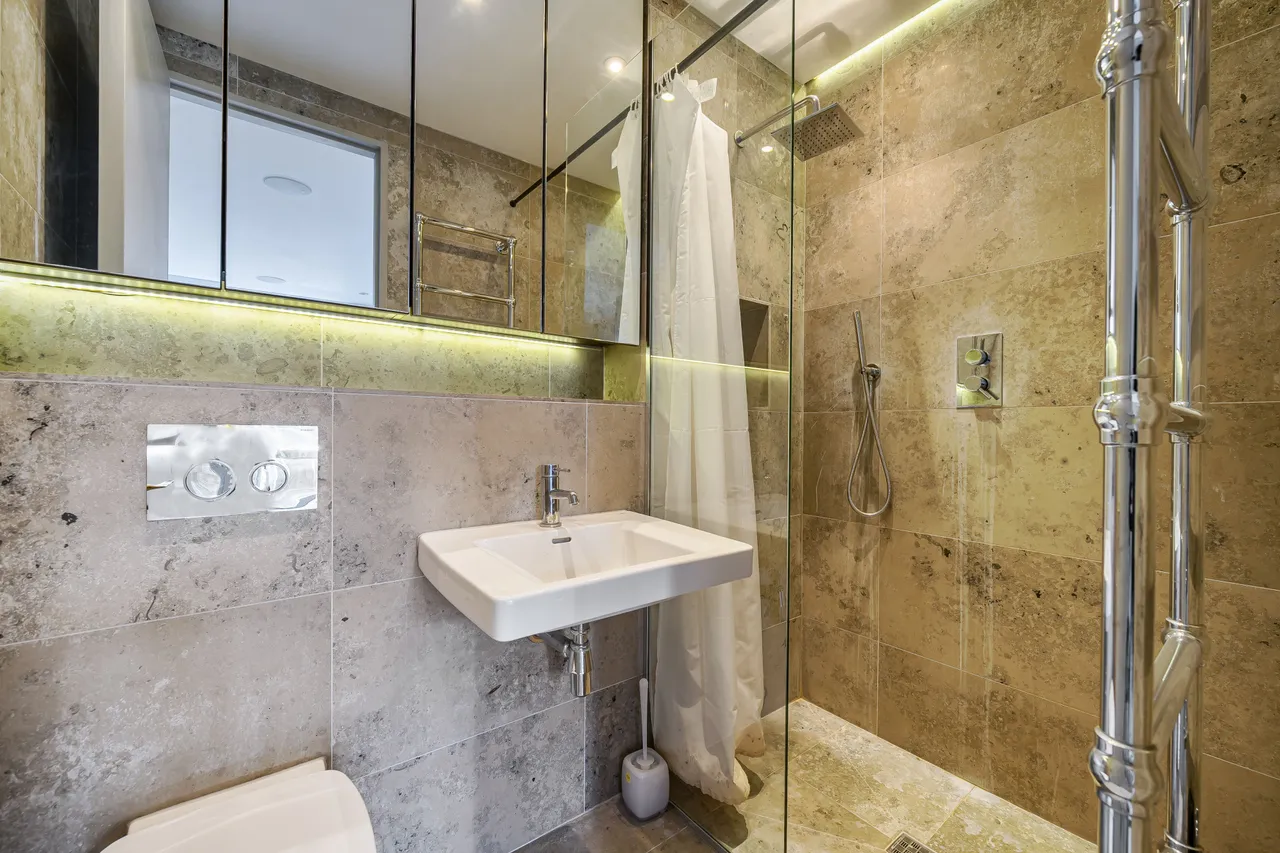 Flat 3, 14 Roger Street, London, photo 9