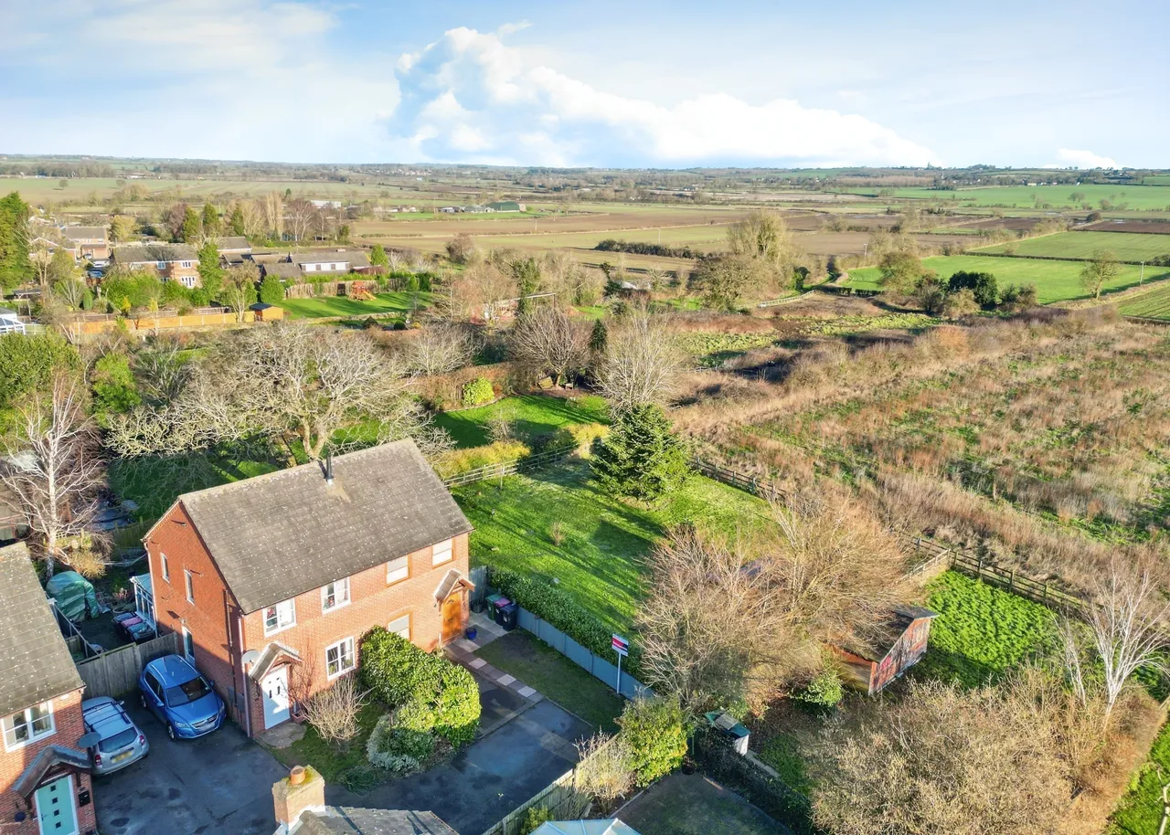 Hill Crest Farm Close, Warton, Tamworth, Warwickshire, B79, photo 2