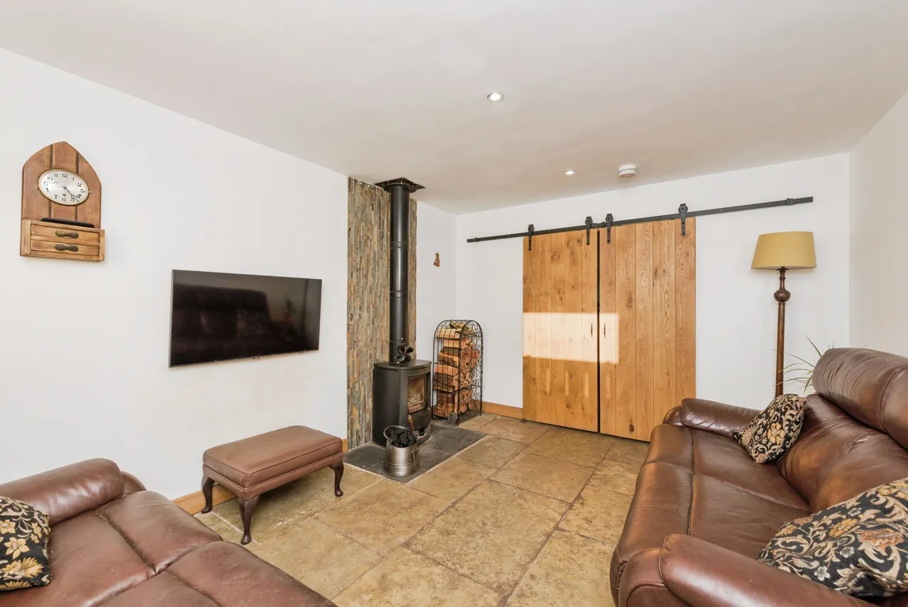 Hill Crest Farm Close, Warton, Tamworth, Warwickshire, B79, photo 7