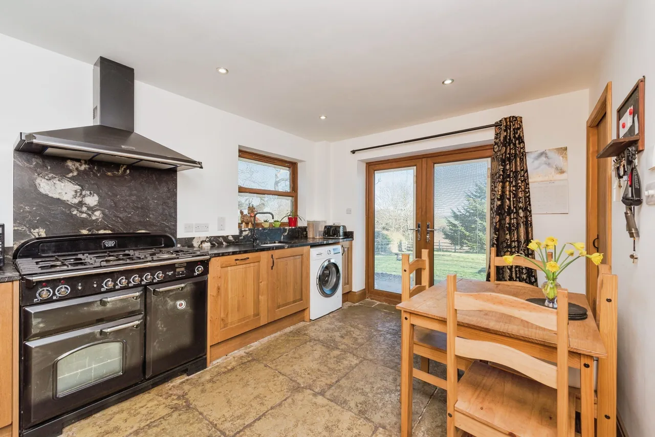Hill Crest Farm Close, Warton, Tamworth, Warwickshire, B79, photo 10