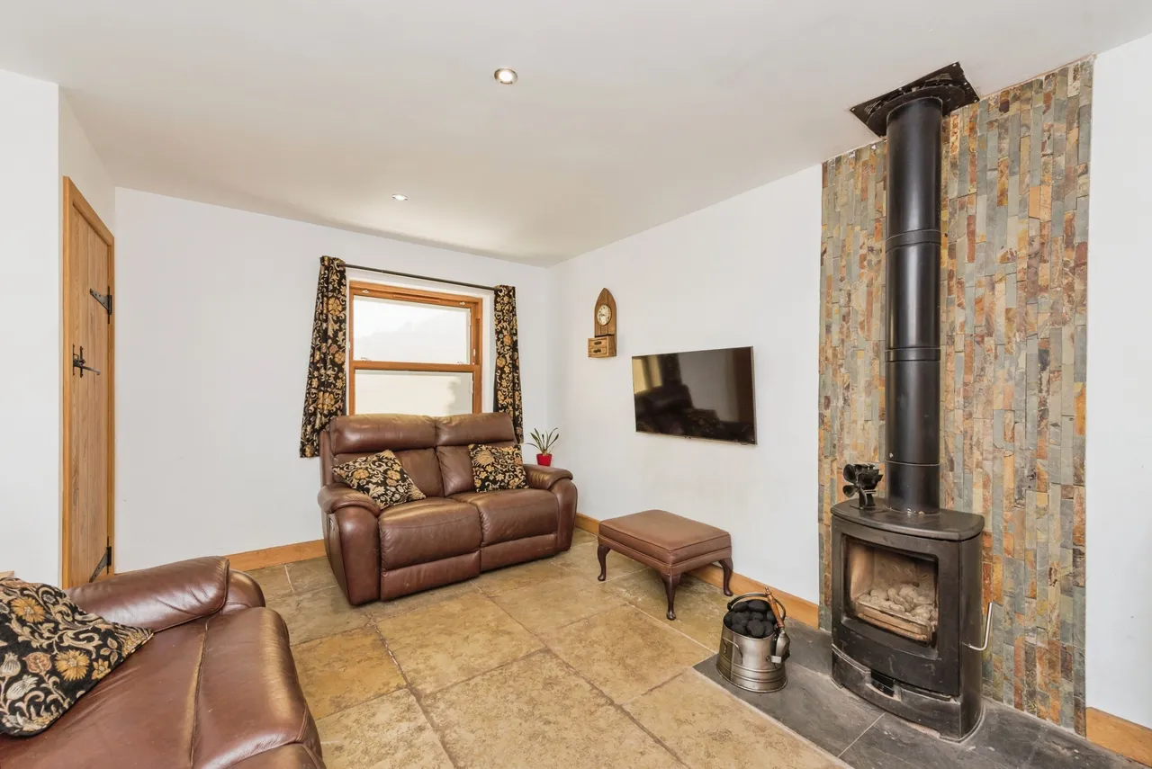 Hill Crest Farm Close, Warton, Tamworth, Warwickshire, B79, photo 8