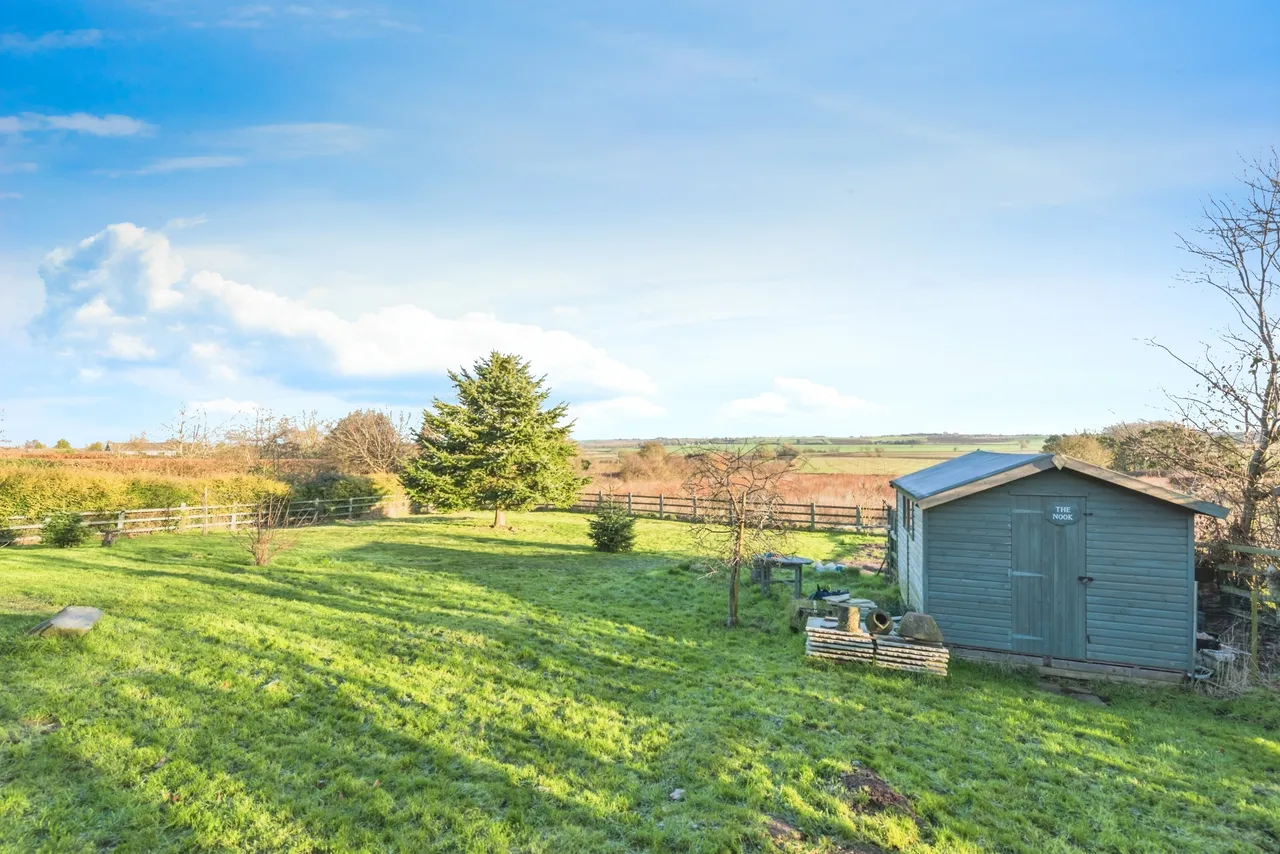 Hill Crest Farm Close, Warton, Tamworth, Warwickshire, B79, photo 6